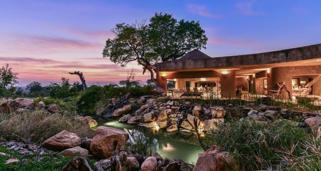 Earth-Lodge-Water-Feature-716Hero